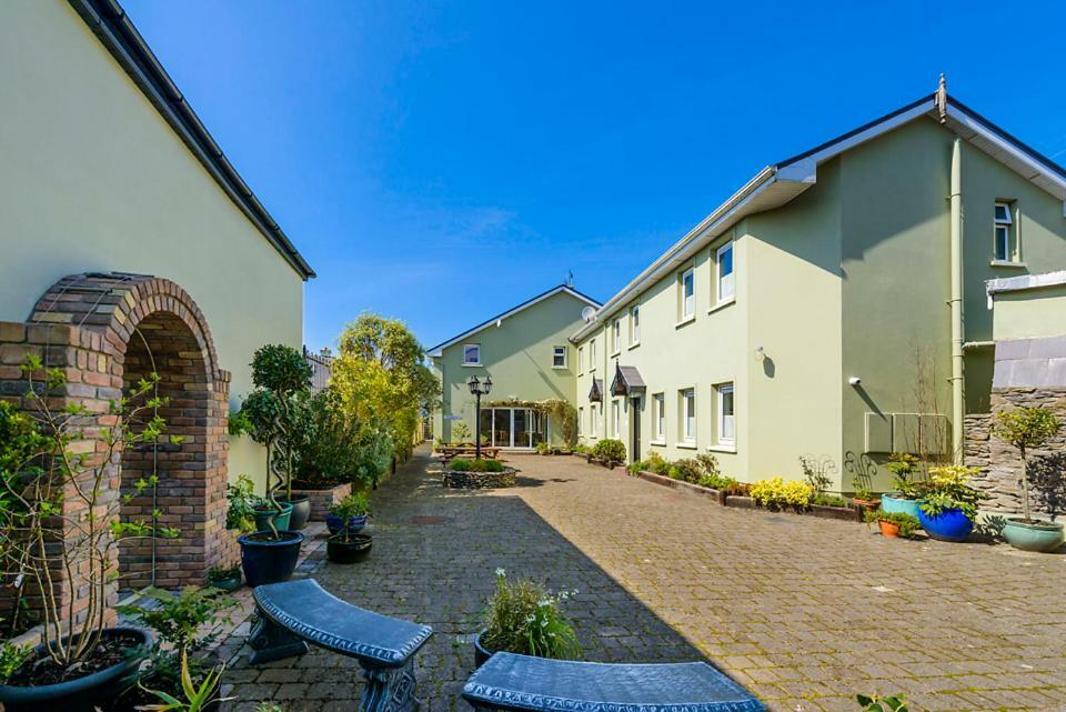 Dingle Centre Townhouse An Capall Dubh Dingle Exterior photo